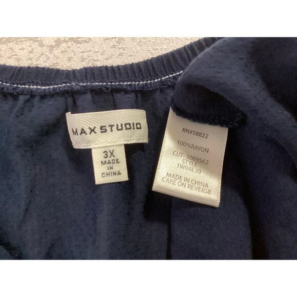 Max Studio tunic blouse  navy scoop neck, bell sleeves floral embroidery sz 3X - Picture 5 of 8